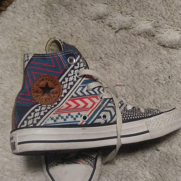 Converse - Picture 2 of 3